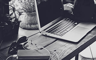 中国好的股票论坛:股票看的app-黄金上涨逼近前高 白银突发剧烈调整！机构怎么看？